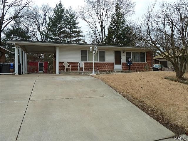 950 Derhake. Predominately brick ranch. The brick extends to 3 sides of the house with the only vinyl as shown on the front and on the eaves. Double wide driveway. Double pane thermal windows throughout.
