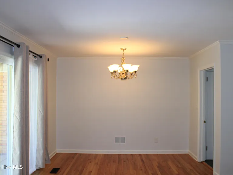 916 Stanton Dr — Photo 11