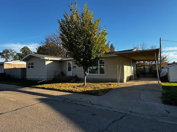 704 Highland Dr, Ogallala, NE 69153