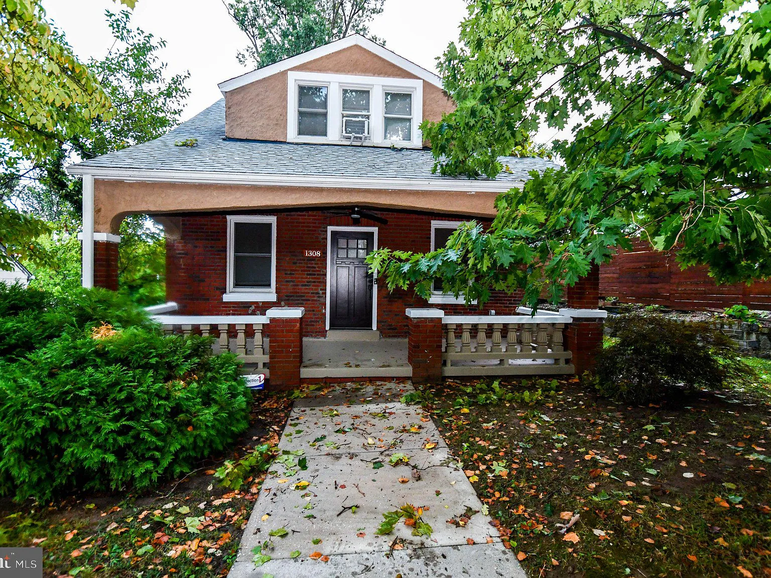 3 bed, 2.0 bath, 1469 sqft, $2,900 — Photo 2