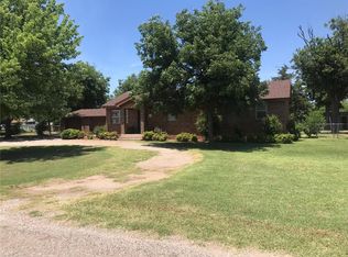 814 E 7th St, Olustee, OK 73560