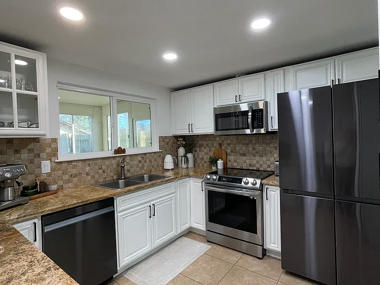 7174 Predial Way — Photo 2