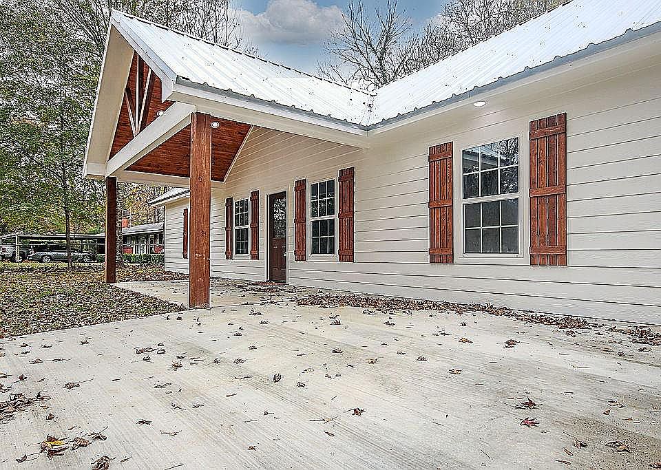 2nd image of 1611 Lilac Ave