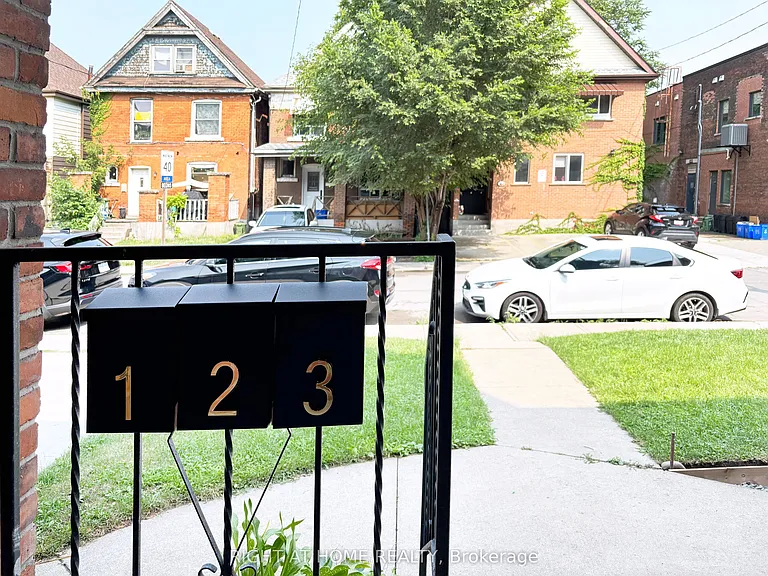 11 Holton Ave N #UPPER — Photo 4