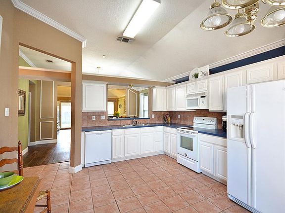 3rd image of 1303 Hidden Glade Dr
