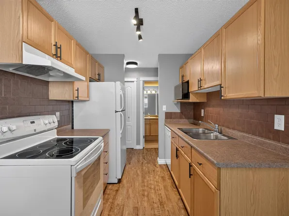 4616 47th St #4, Leduc, AB T9E 4P1