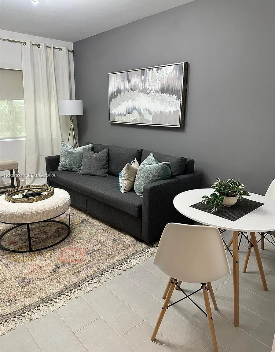 740 Meridian Condo — Photo 4