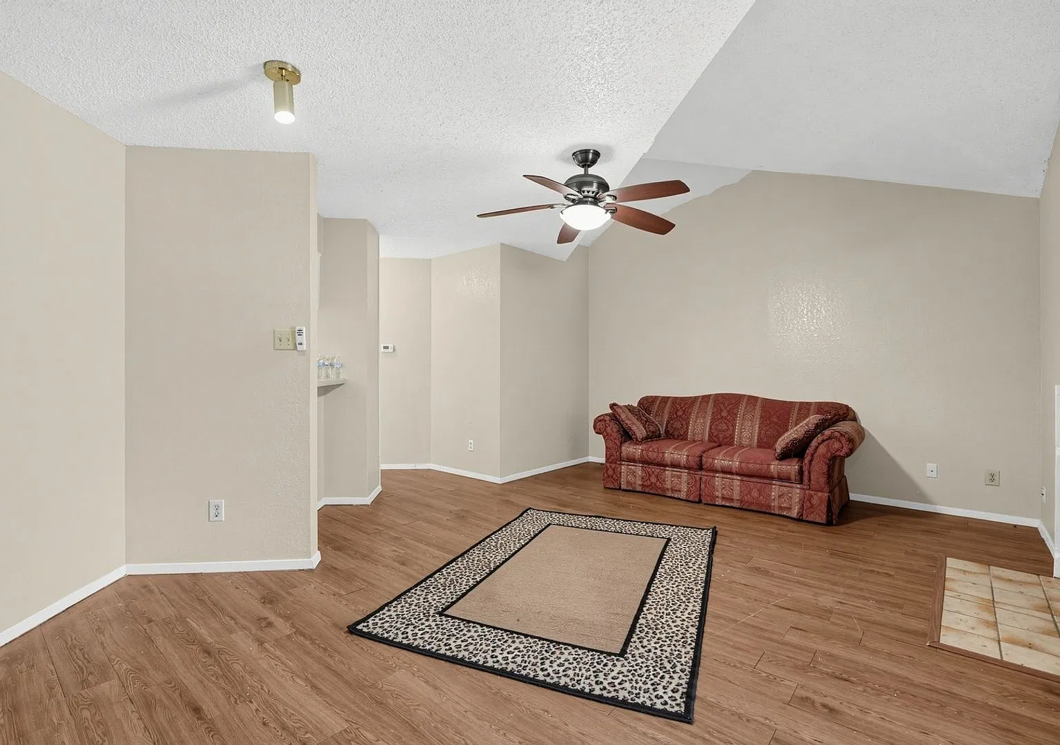 Charming 2BR 2Bath Condo in Arlington — Photo 4