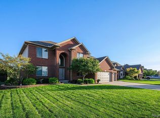 31597 Marigold Dr, Brownstown, MI 48173