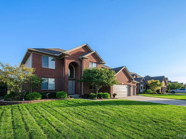 31597 Marigold Dr, Brownstown, MI 48173