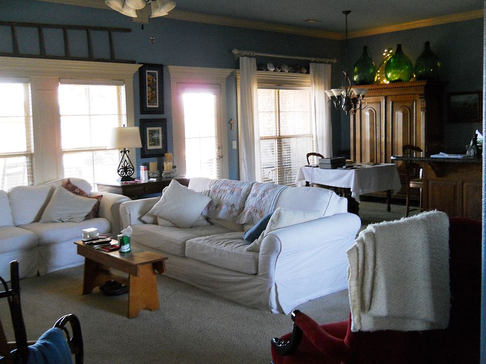 Living-breakfast area