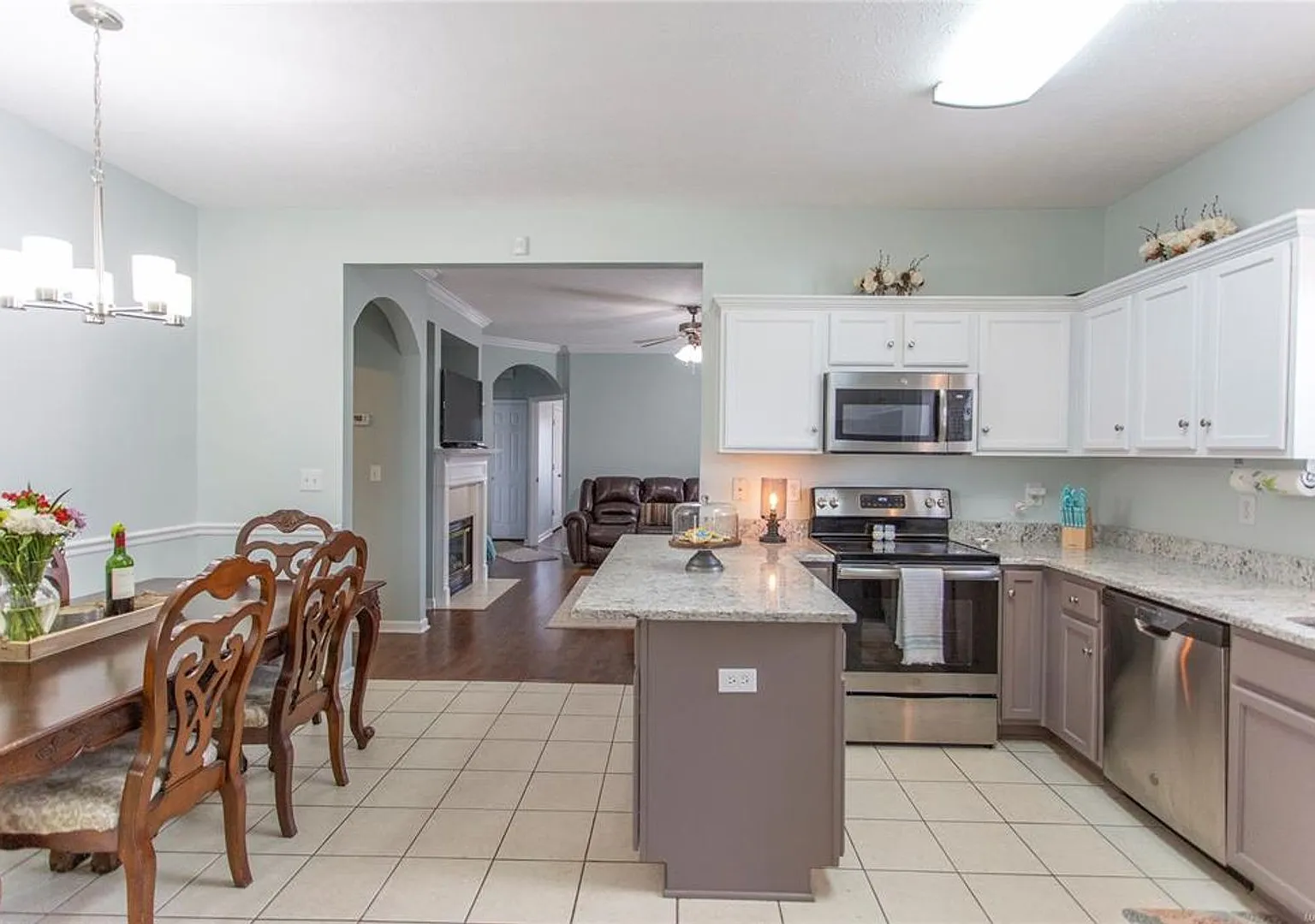6913 Sandfield Dr — Photo 4