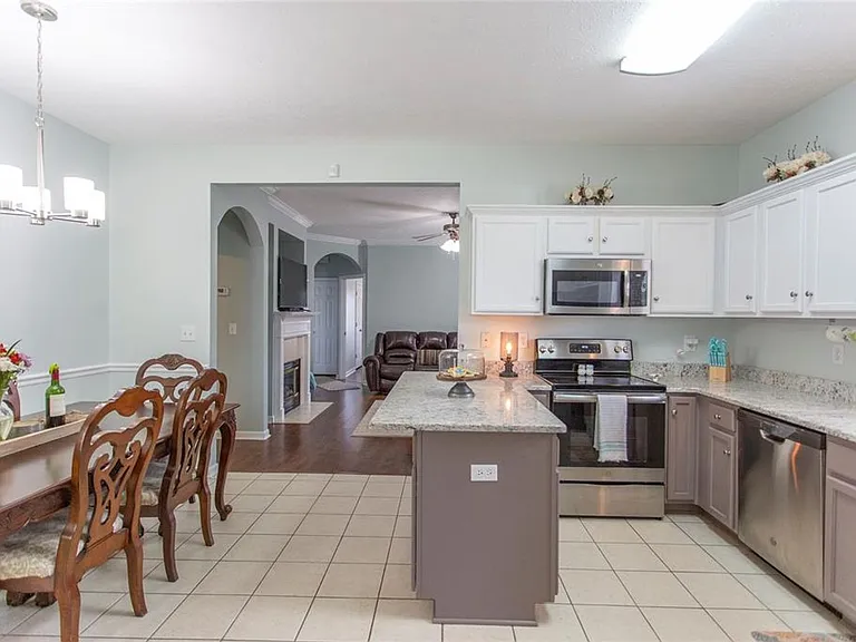 6913 Sandfield Dr — Photo 4