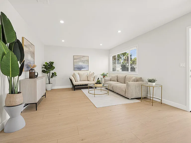 4141 E Addington Cir — Photo 3