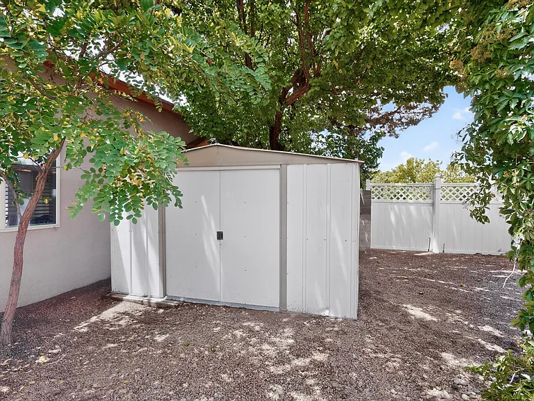 5612 Chelwood Park Blvd NE — Photo 33