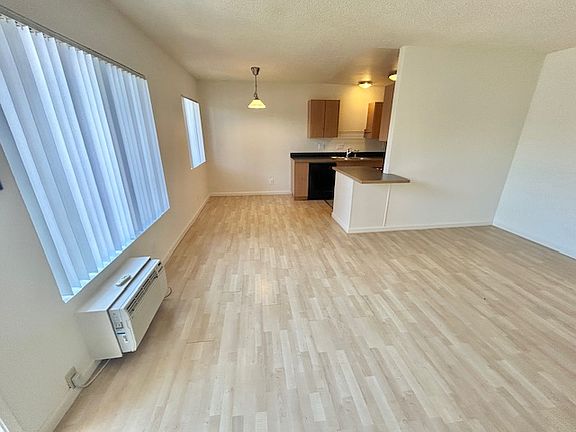 4th image of 4434 49th St APT 13