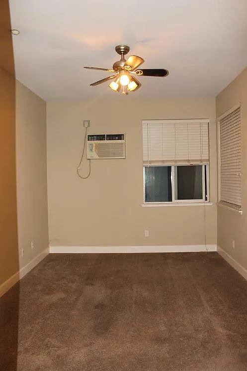 152 Lawlor Ct photo 1