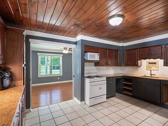 2nd image of 4135 Chelsea Ave