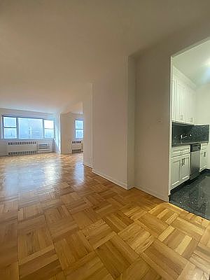 4th image of 30 W 60th St APT 4U