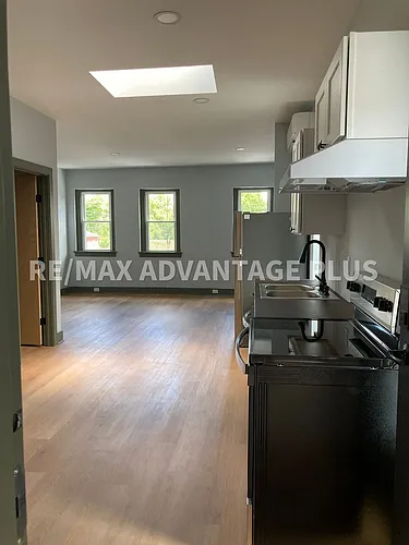 118 W 3rd St Photo 1