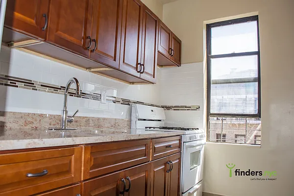 Rented by Clove Realty LLC | media 2