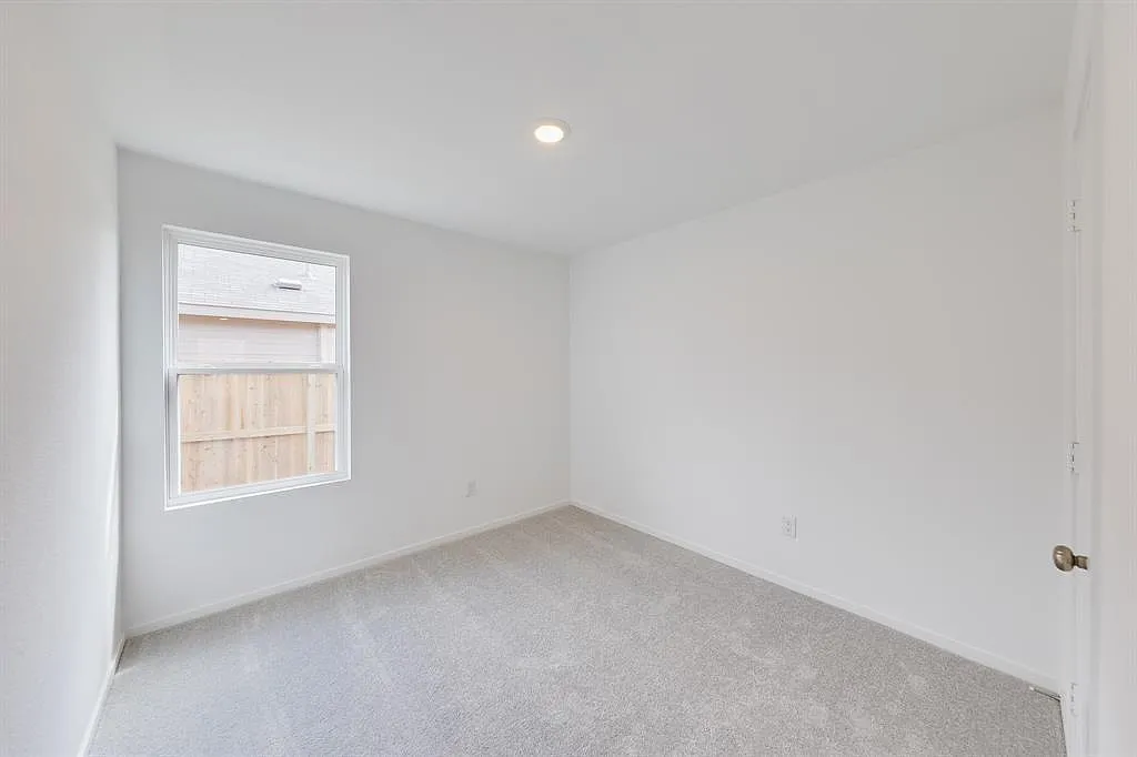 4 bed, 2.0 bath, 1718 sqft, $1,950 — Photo 4