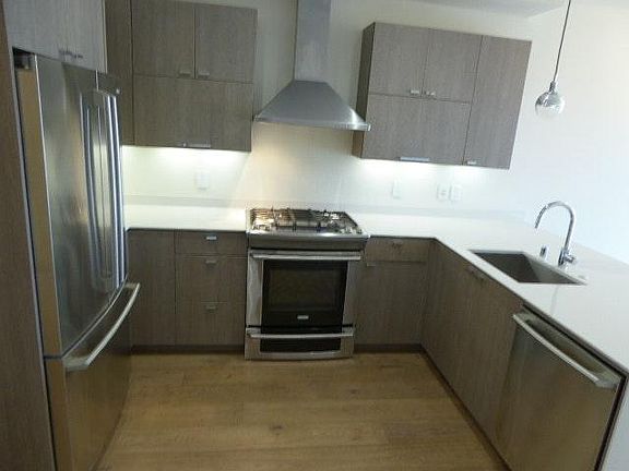 3rd image of 2652 Harrison St APT 403