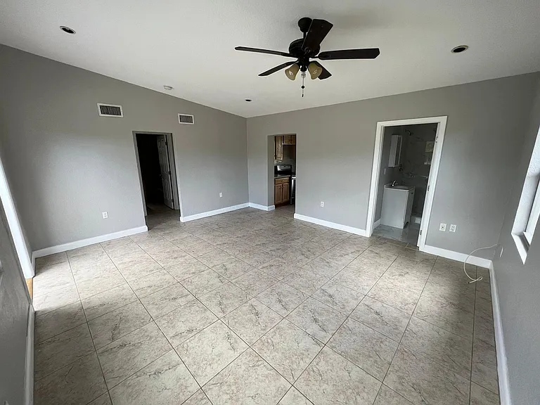 1883 Breezy Ln — Photo 11