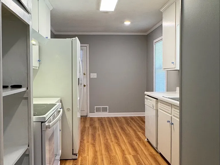 120 Evergreen Ter — Photo 2