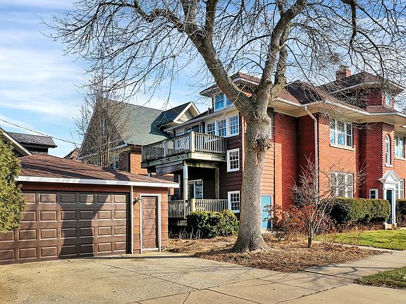 3rd image of 32 N Ashland Ave