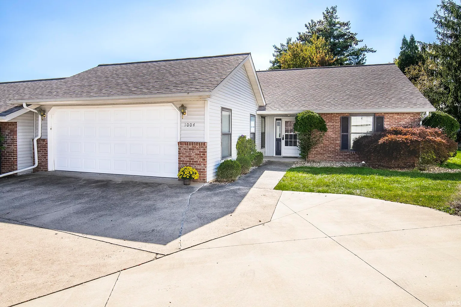 1004 E Sherbrooke Dr photo 1