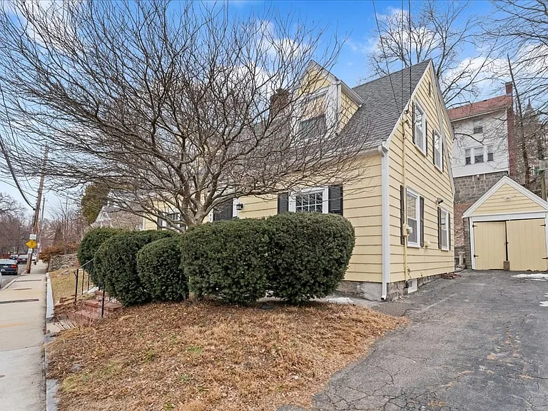 40 Lake Shore Rd — Photo 20