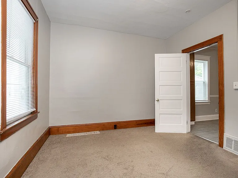 13233 Carrington Ave — Photo 7