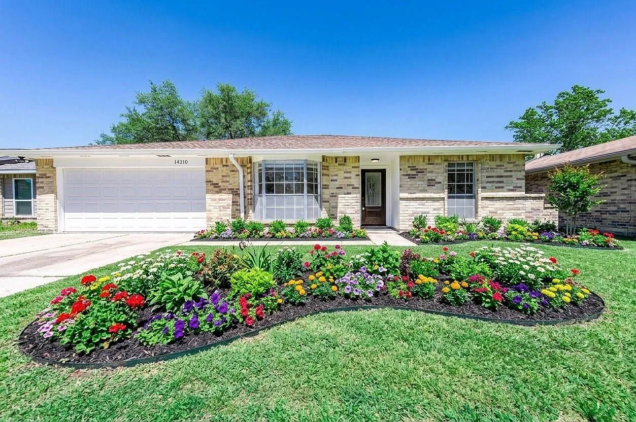 3 bed, 2.0 bath, 1584 sqft, $1,800 — Photo 1