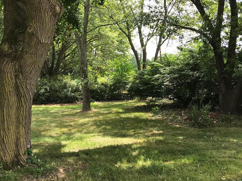 2nd image of 1833 Brown School Rd