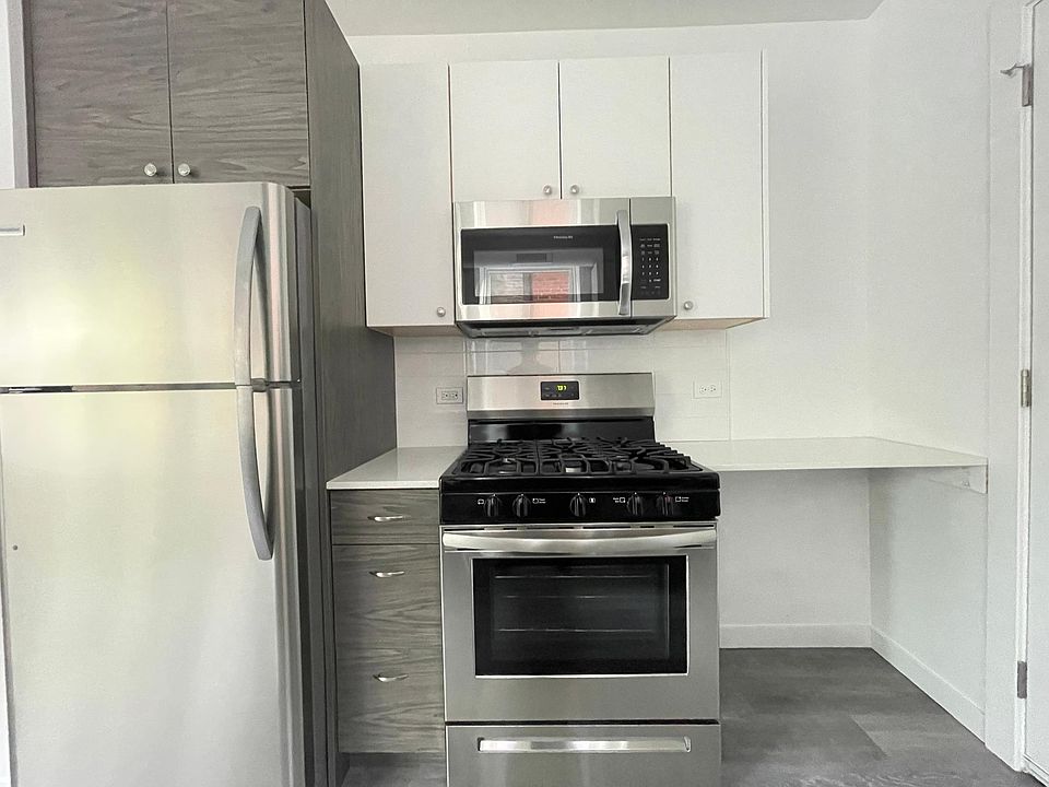 1st image of 6104 North Paulina