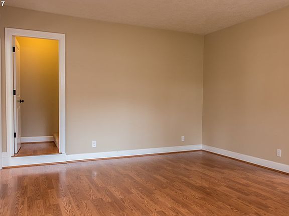 5th image of 235 NE Grant St