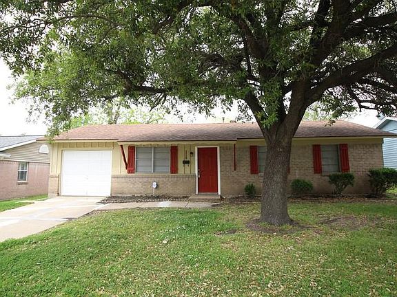 3rd image of 2529 Fulton Dr