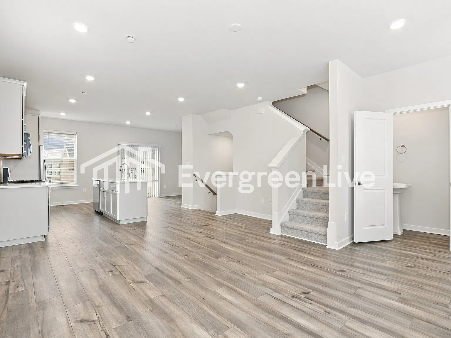 3 bed, 2.5 bath, 1736 sqft, $2,595 — Photo 2