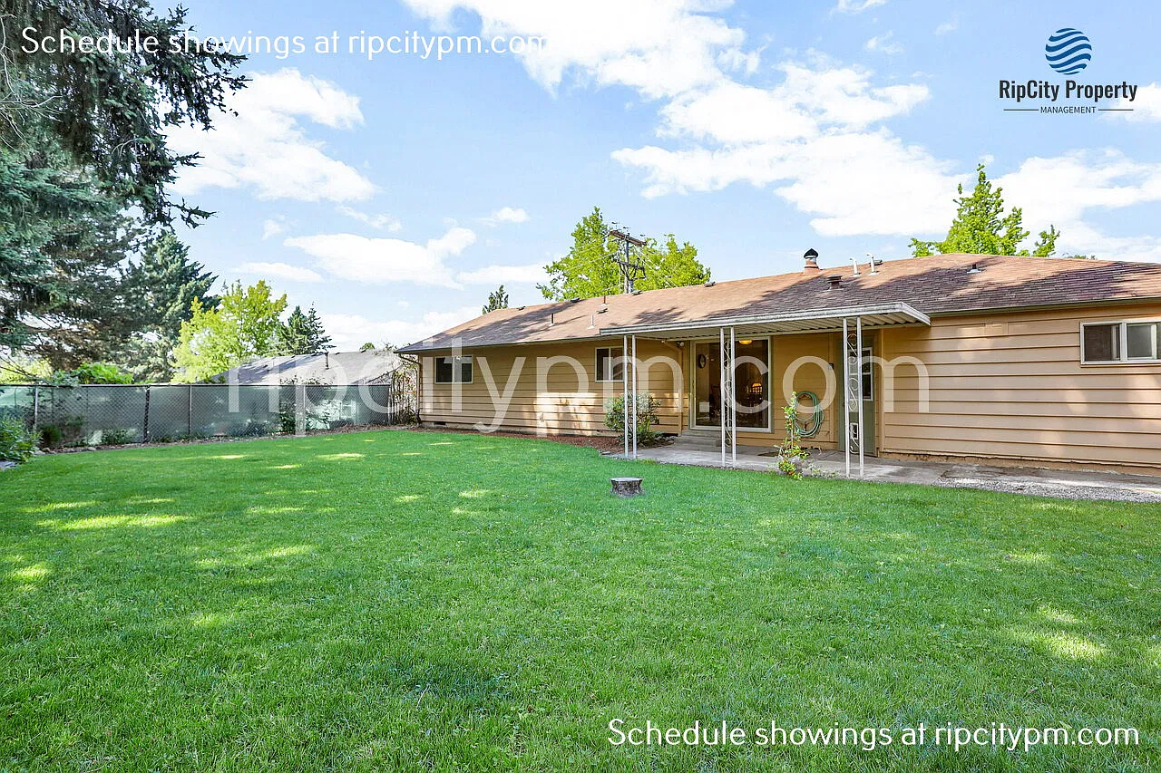 Spacious 3-Bedroom Home with Huge Private Fenced Yard & Covered Patio- $2,295/month. 11430 SW 121... — Photo 4