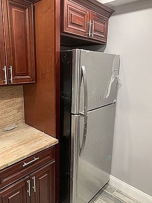 3rd image of 619 Coster St Floor 1