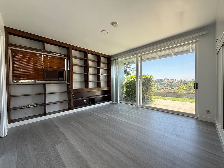 1100 S Isabella Ave — Photo 13