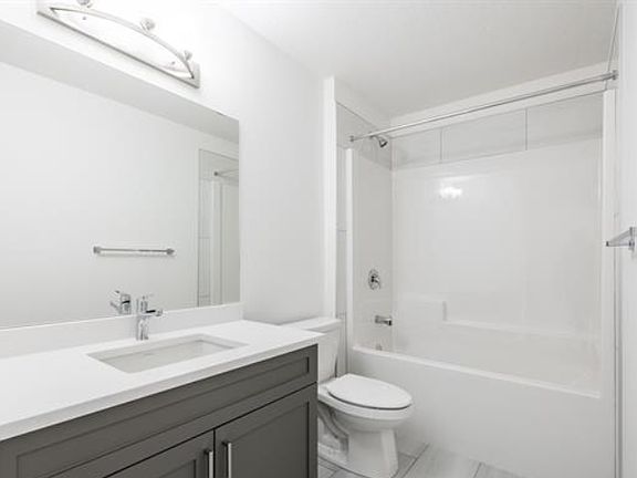 3rd image of 4707 Hawthorn Ln SW