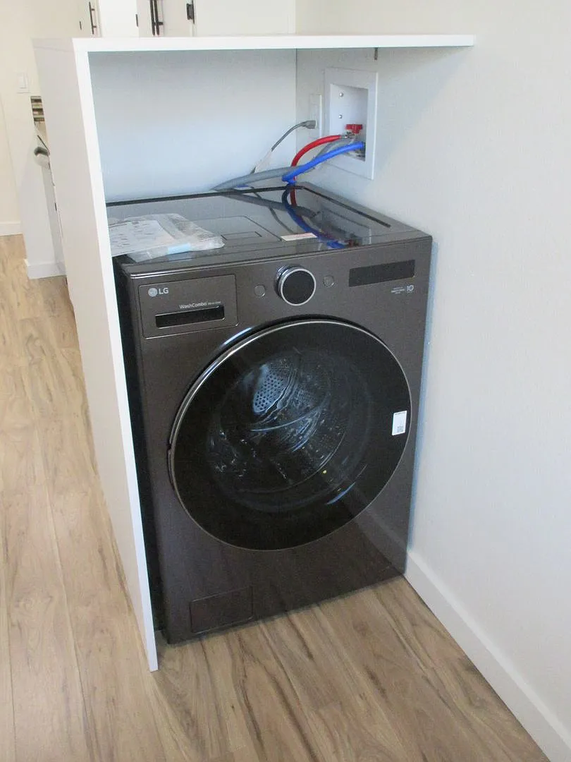Remodeled 2 Bedroom Apartment — Photo 2