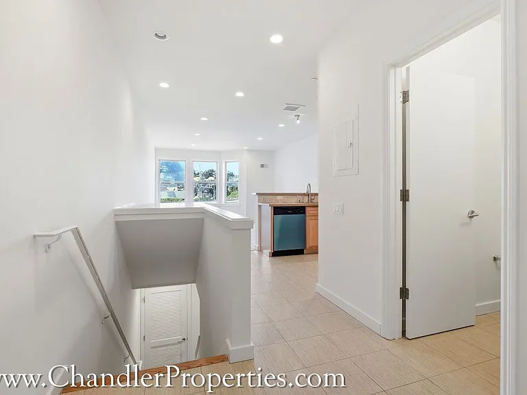 55 Trumbull St — Photo 5