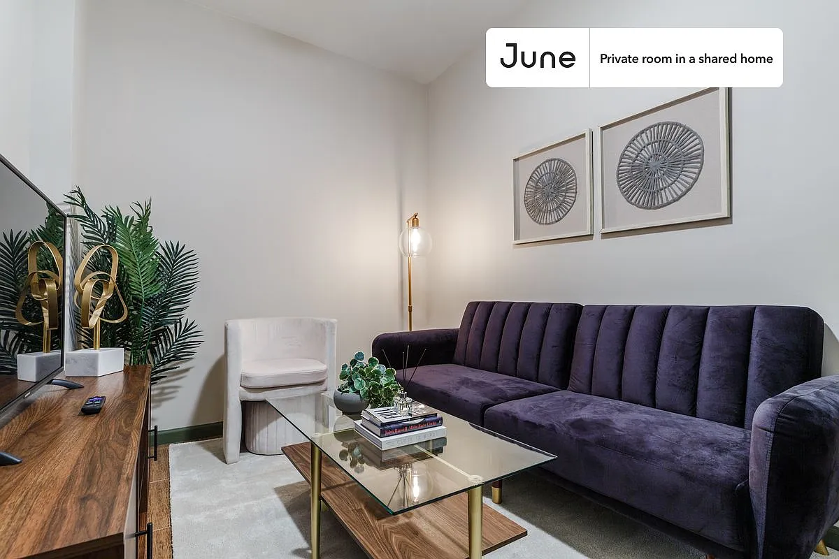 Full bedroom in 3 bed/1 bath home in Chinatown #264 C — Photo 3