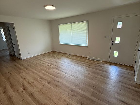 4th image of 3390 Kenlawn St