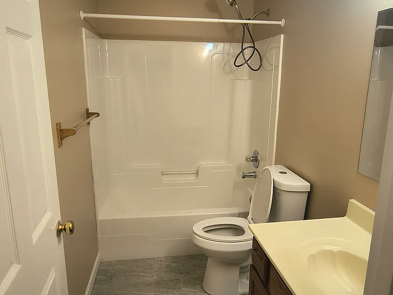1655 E Crescentville Rd — Photo 25
