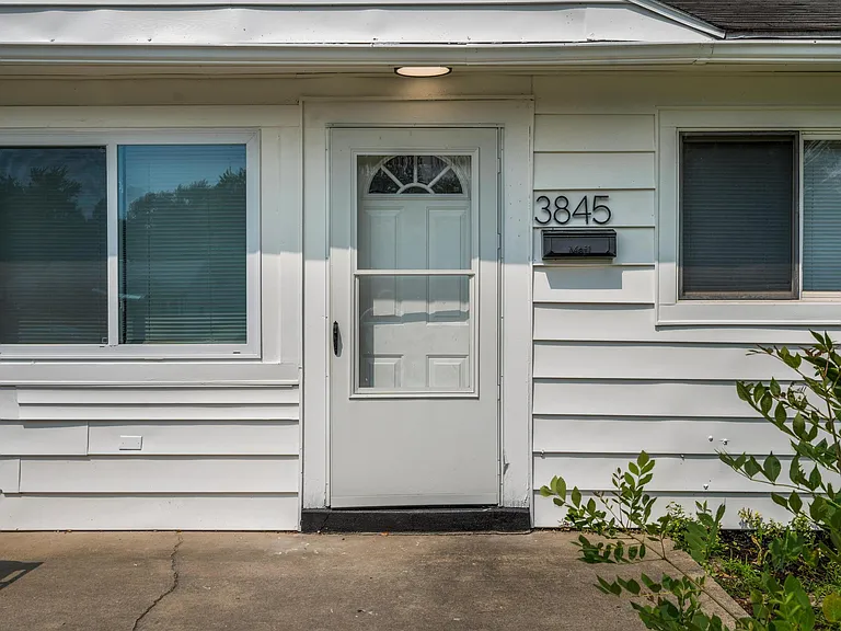 3845 Brumbaugh Blvd — Photo 4