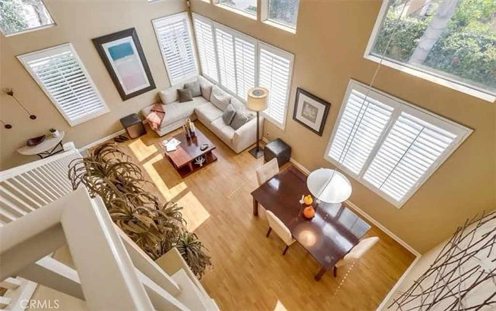 3 bed, 2.5 bath, 1706 sqft, $4,800 — Photo 3